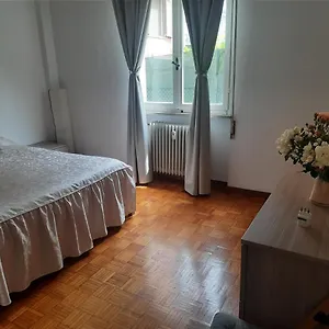 Vesna , Desenzano del Garda Italia